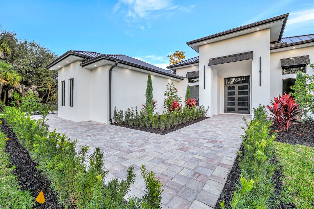 264 13th St NW, Naples, FL 34120