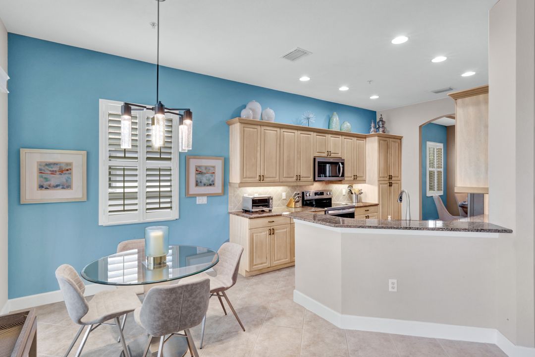 8755 Coastline Ct #202, Naples, FL 34120