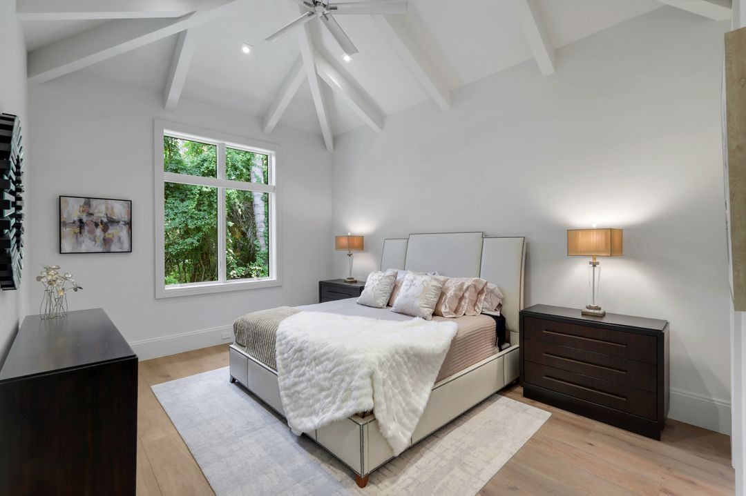 541 Whispering Pine Ct, Naples, FL 34103