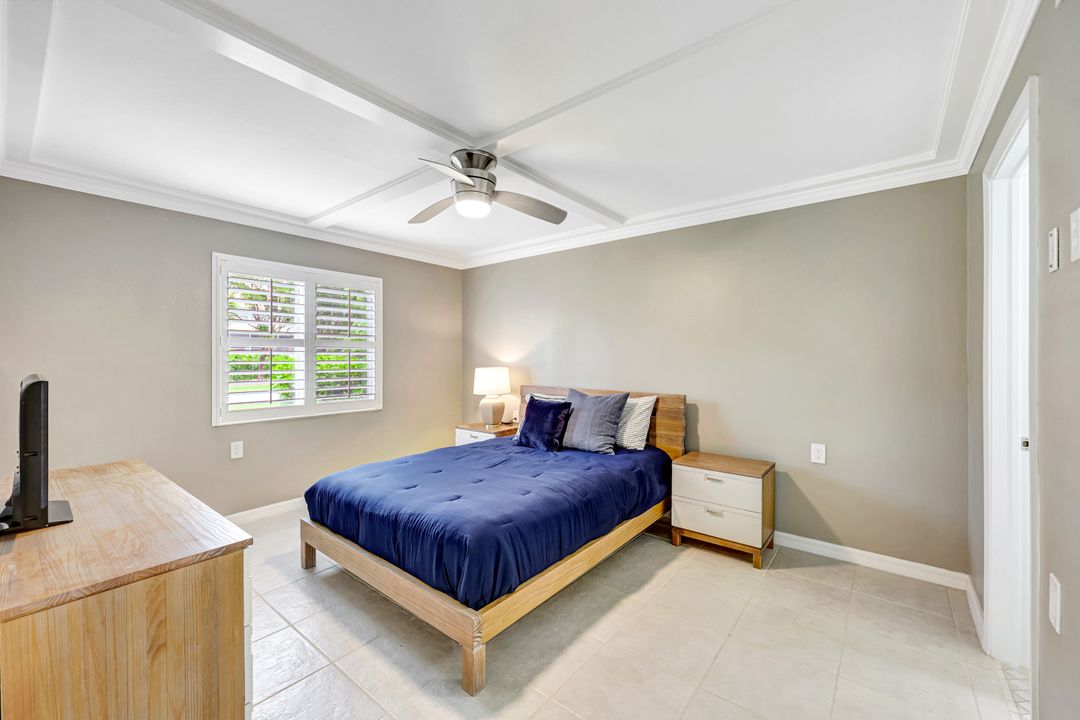 900 8th Ave S #104, Naples, FL 34102