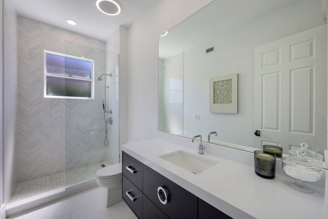 514 Corbel Dr, Naples, FL 34110