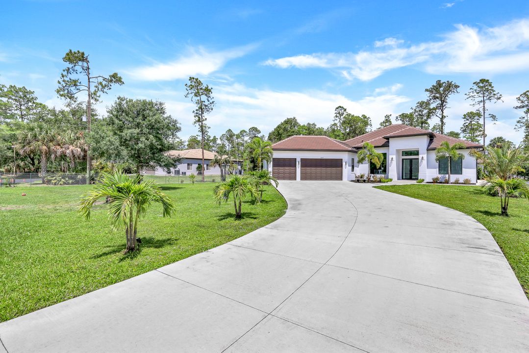 367 14th Ave NE, Naples, FL 34120