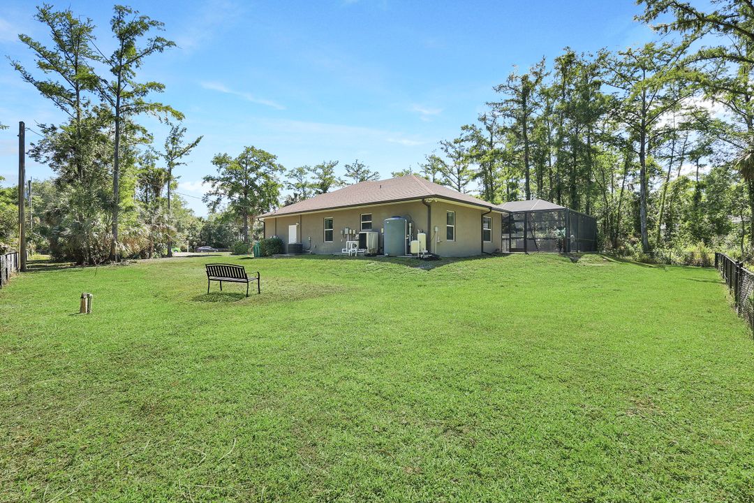 575 12th Ave NW, Naples, FL 34120