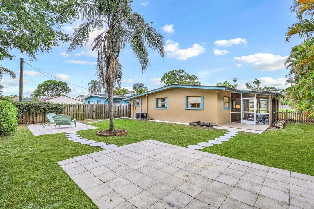 3758 12th St N, Naples, FL 34103