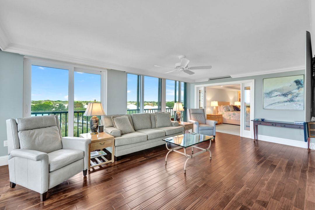 5601 Turtle Bay Dr #404, Naples, FL 34108