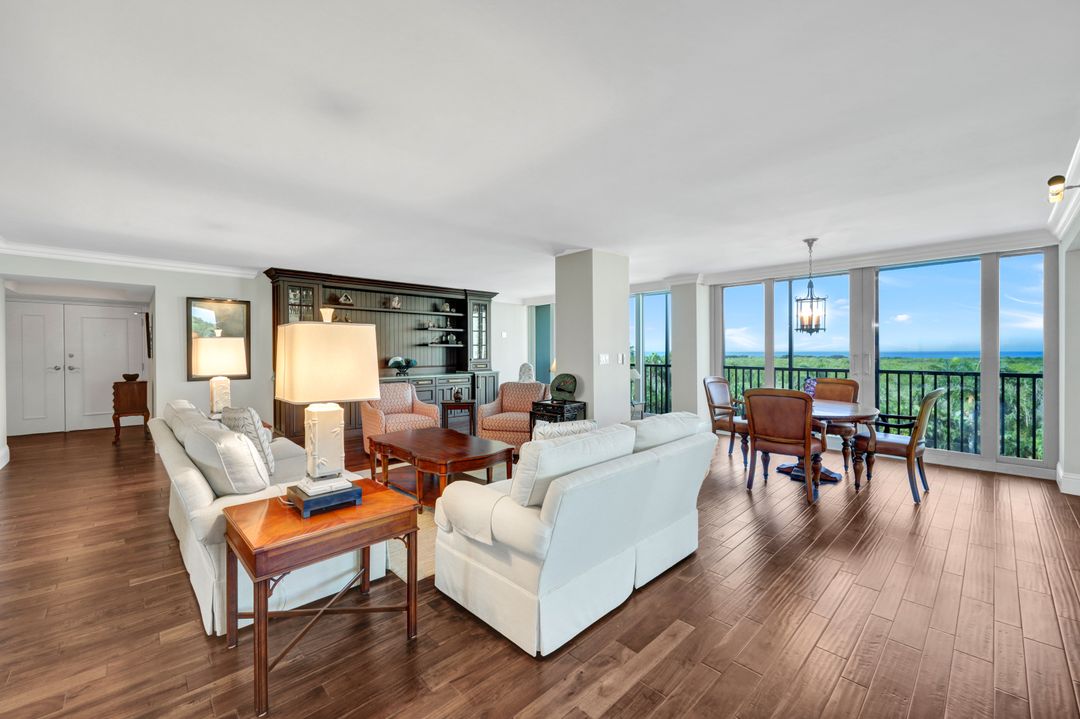 5601 Turtle Bay Dr #404, Naples, FL 34108