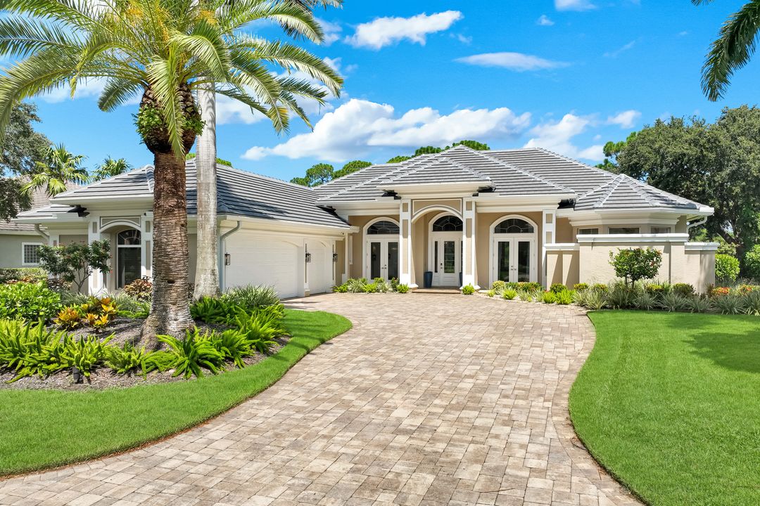 260 Cheshire Way, Naples, FL 34110