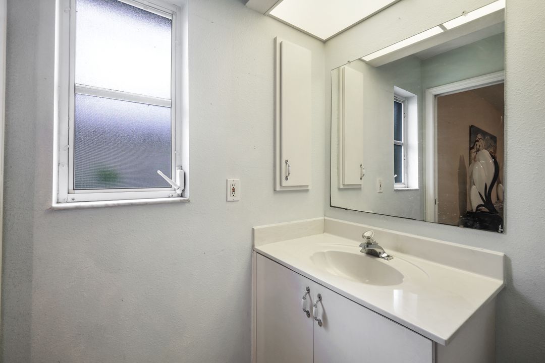 1332 SW 1st Ave, Cape Coral, FL 33991