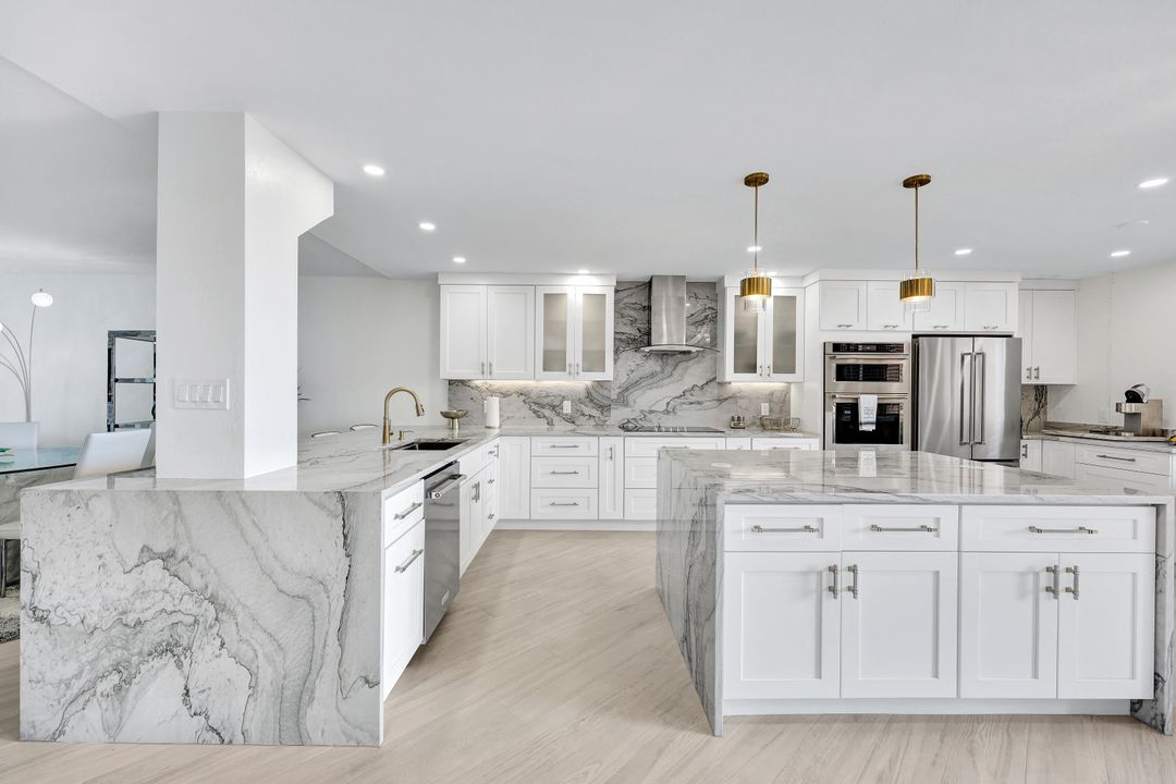 11118 Gulf Shore Dr #302, Naples, FL 34108