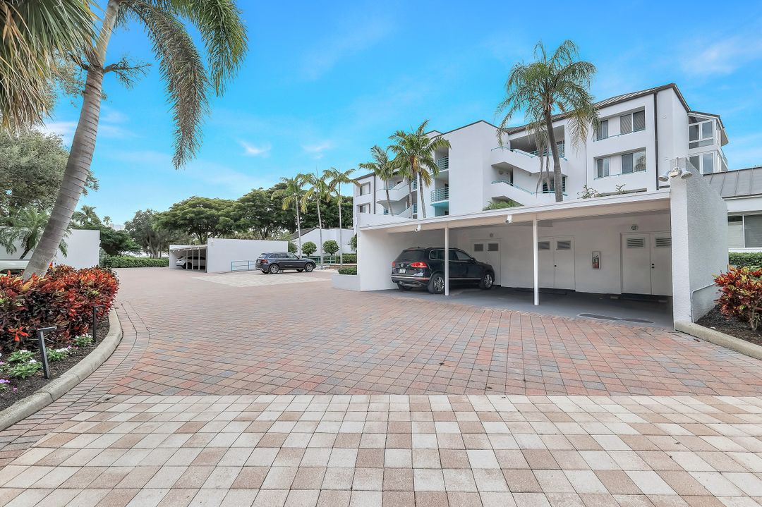 355 Park Shore Dr #1-134, Naples, FL 34103