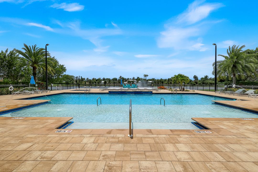 4563 Arboretum Cir #101, Naples, FL 34112