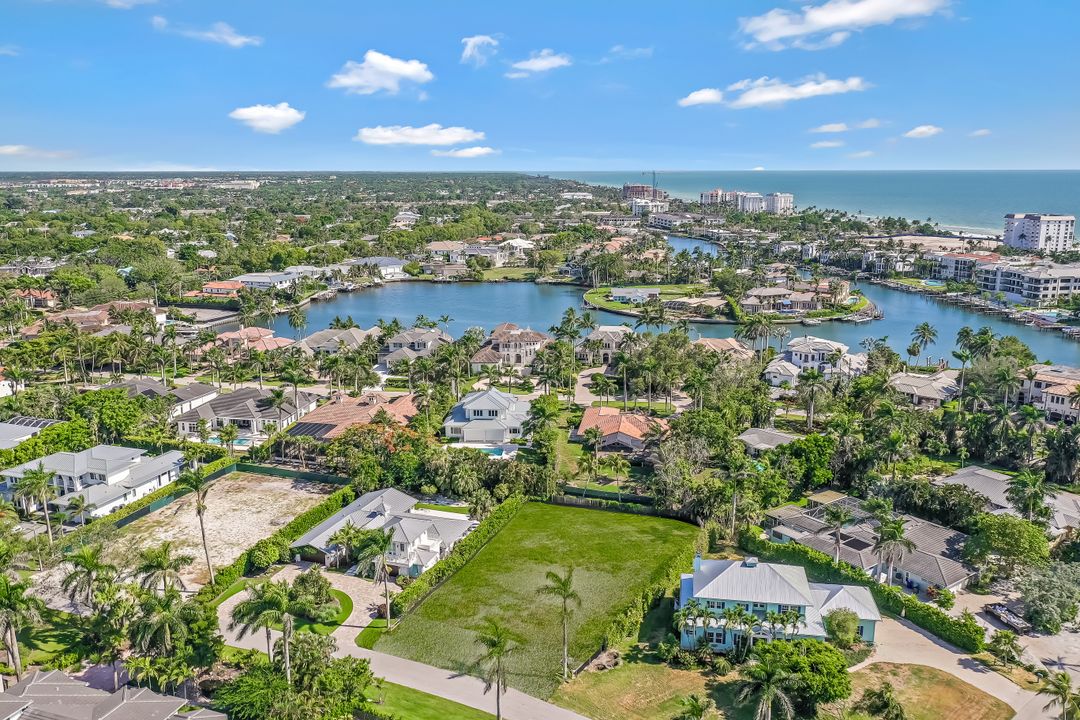 350 Rudder Rd, Naples, FL 34102