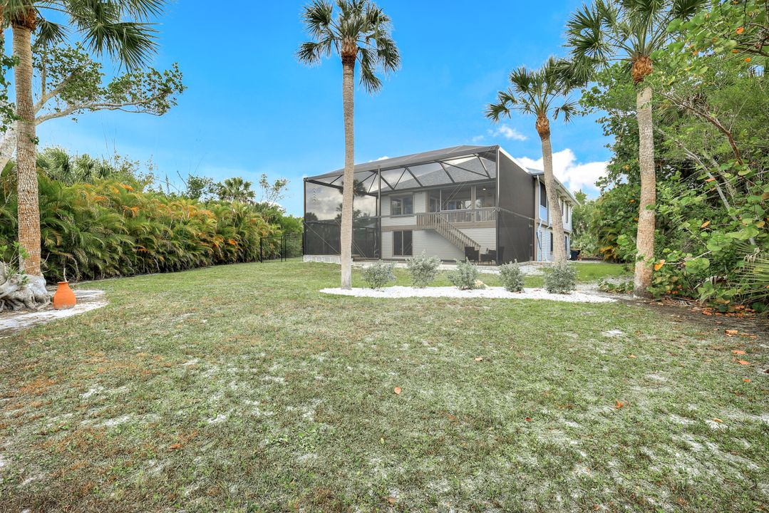 2130 Sunset Cir, Sanibel, FL 33957