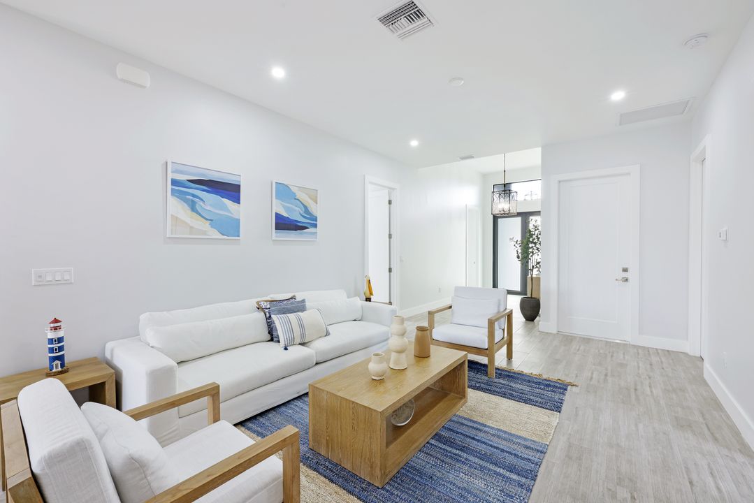 27 2nd St, Bonita Springs, FL 34134