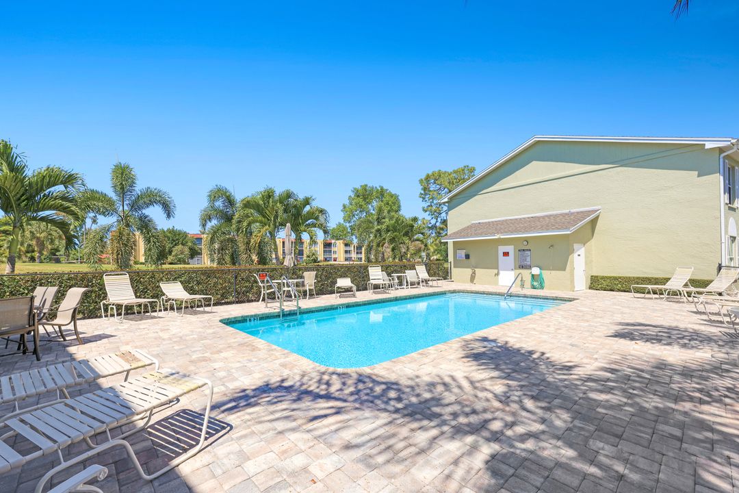 201 Quail Forest Blvd #202, Naples, FL 34105