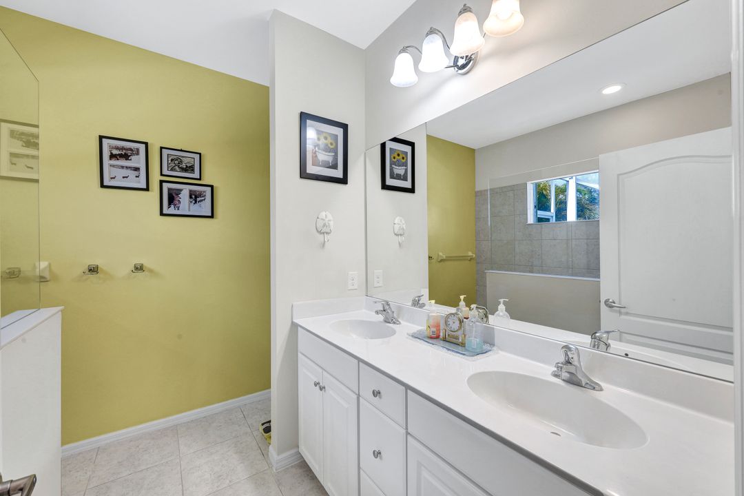 14534 Manchester Dr, Naples, FL 34114