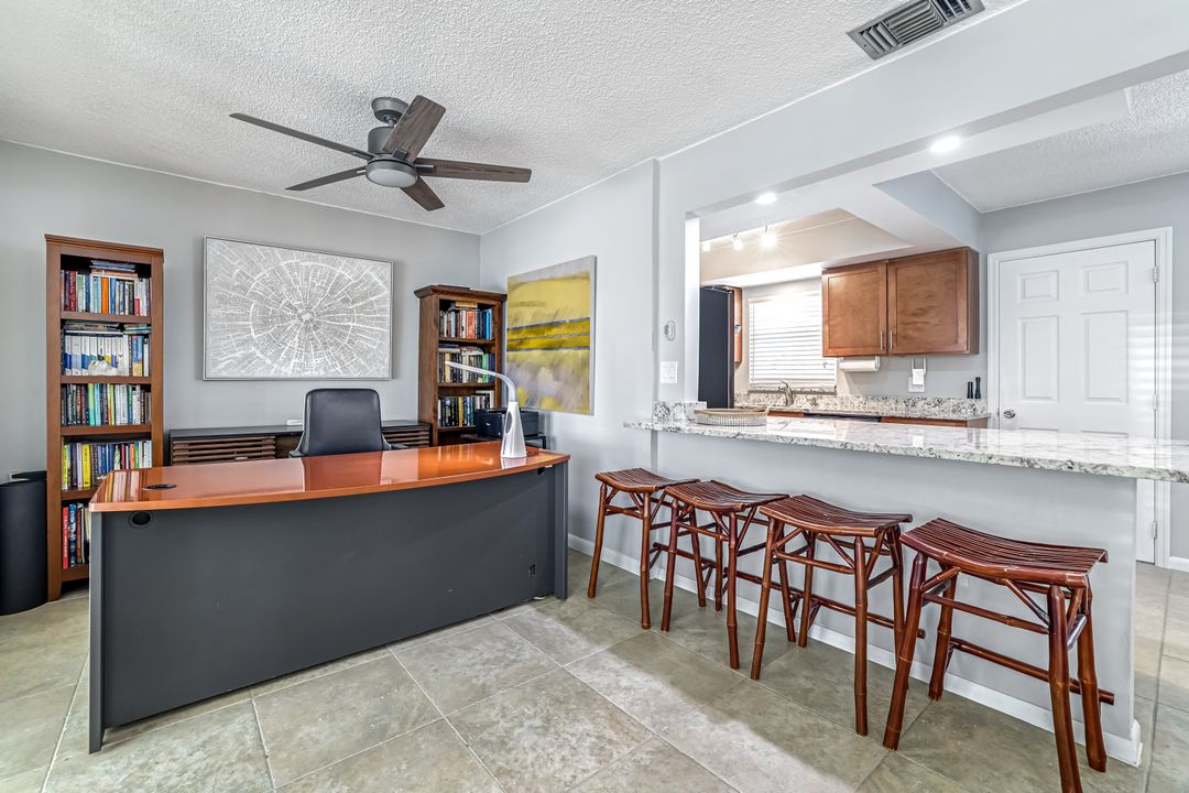 10095 7th St N #3, Naples, FL 34108