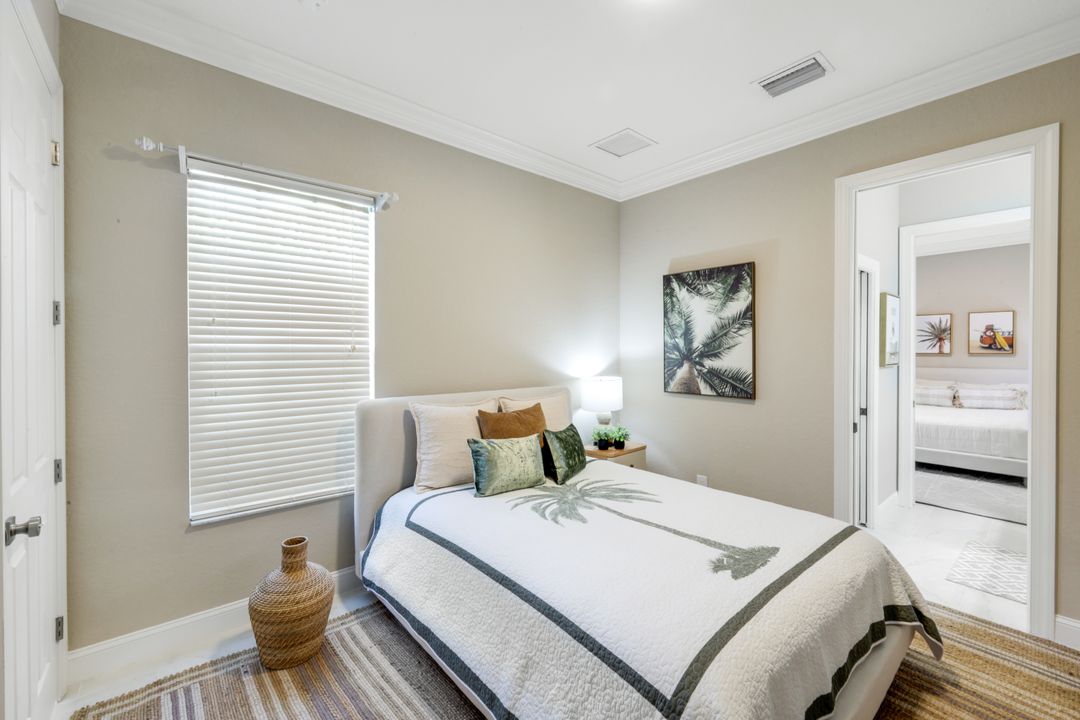 8810 Spinner Cove Ln, Naples, FL 34120