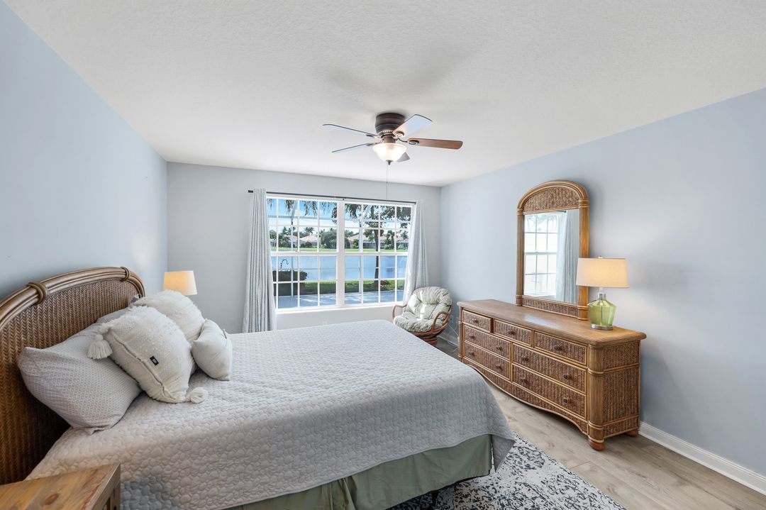 4251 Redonda Ln, Naples, FL 34119