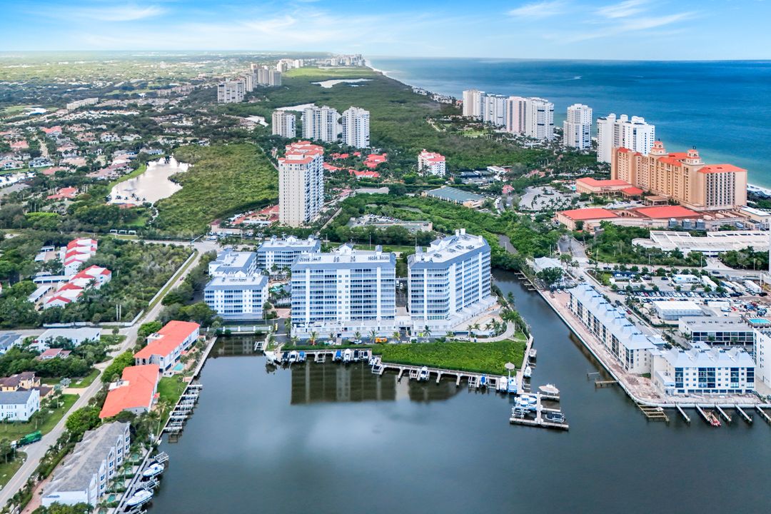 435 Launch Cir, Naples, FL 34108
