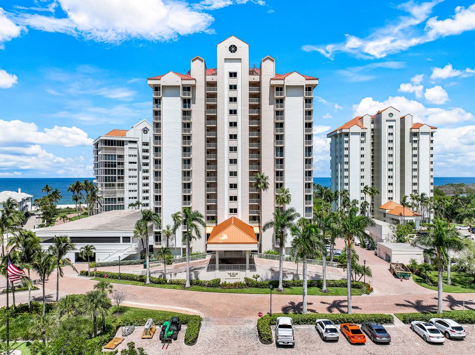 40 Seagate Dr #702, Naples, FL 34103