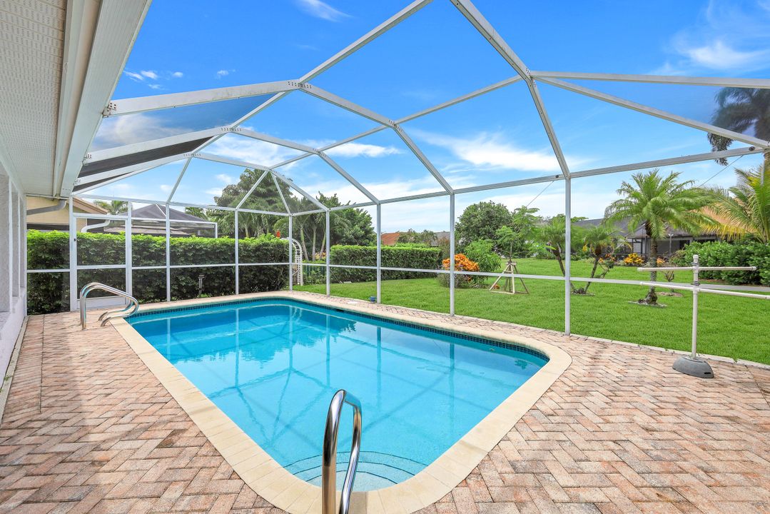 6600 Bishopgate Ln, Naples, FL 34104