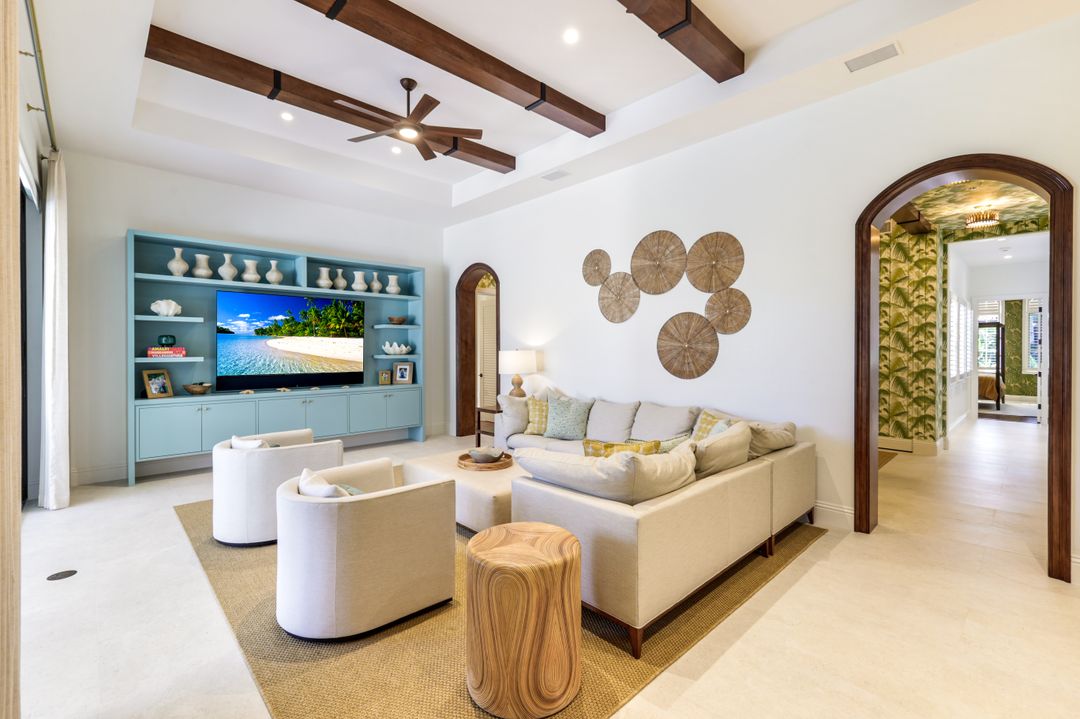 2904 Tiburon Blvd E, Naples, FL 34109