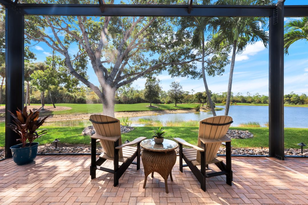 5092 Cerromar Dr, Naples, FL 34112