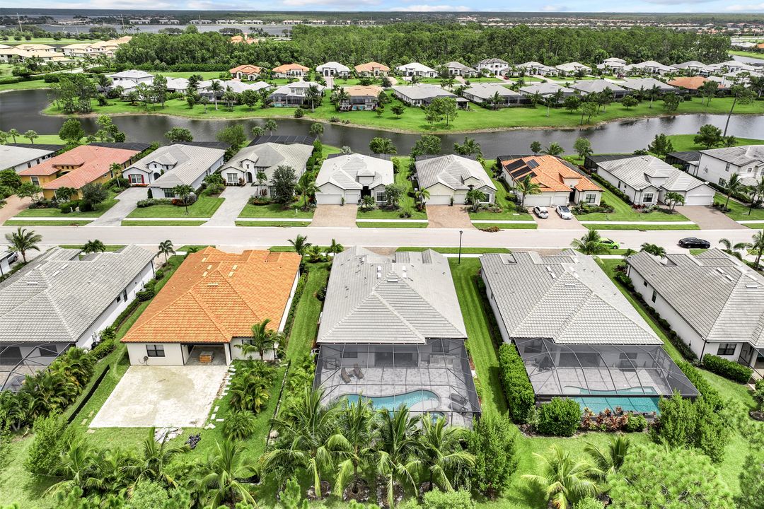 2130 Antigua Ln, Naples, FL 34120