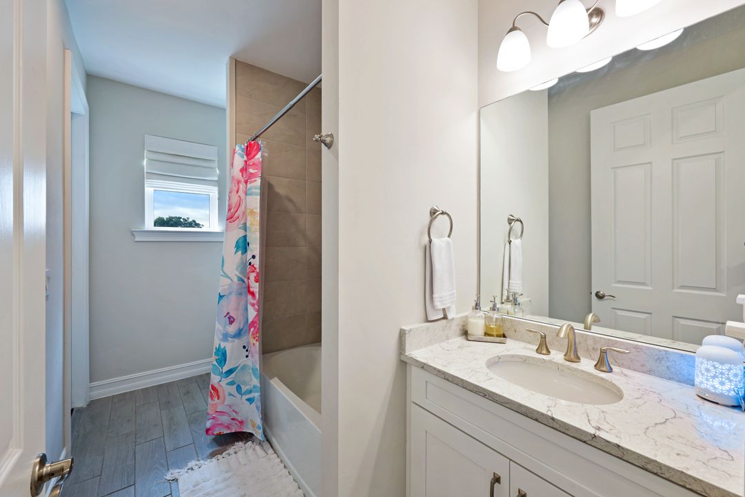 2050 Hickeys Creekside Dr, Alva, FL 33920