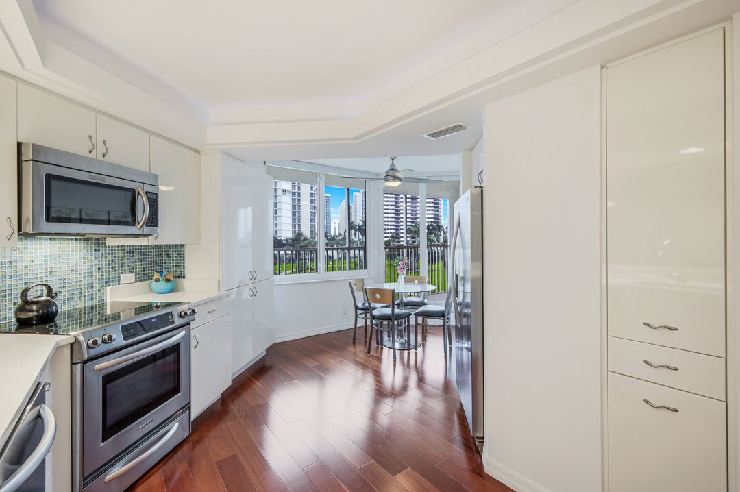 4041 Gulf Shore Blvd N #204, Naples, FL 34103