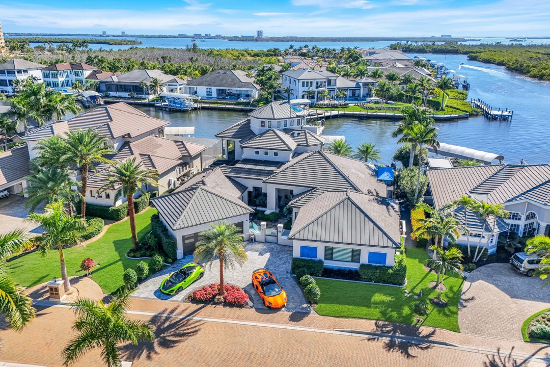 1518 Hermitage Ln, Cape Coral, FL 33914