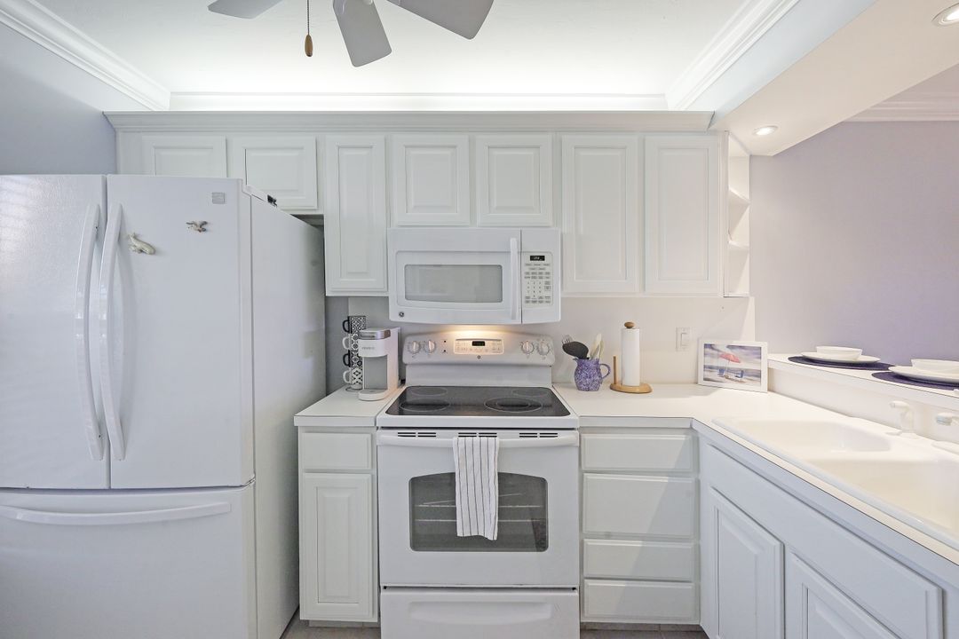 1045 Mainsail Dr #402, Naples, FL 34114