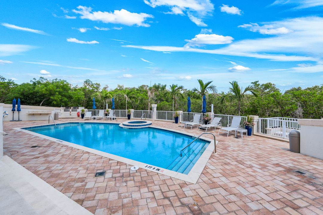 295 Grande Way #1405, Naples, FL 34110