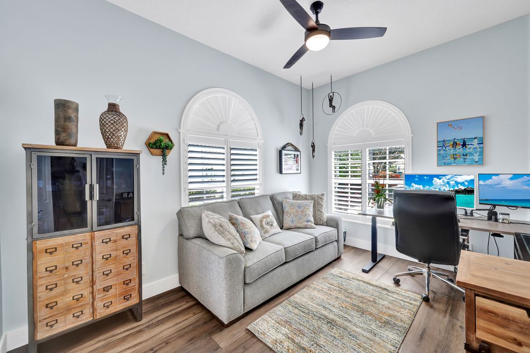 5441 Freeport Ln, Naples, FL 34119