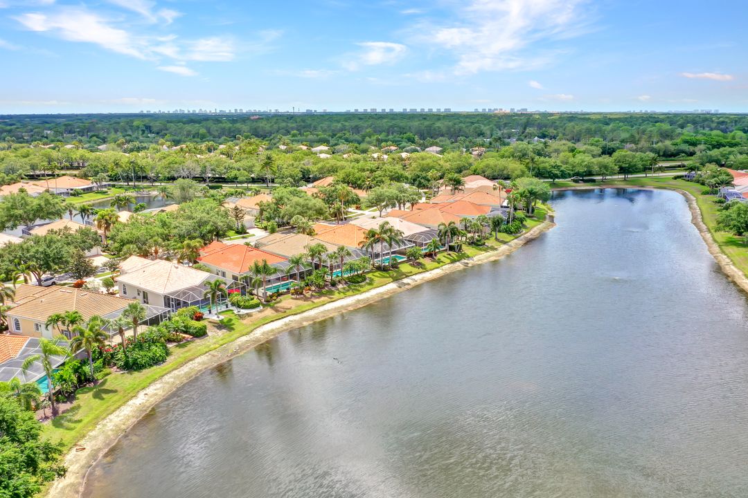 5441 Freeport Ln, Naples, FL 34119