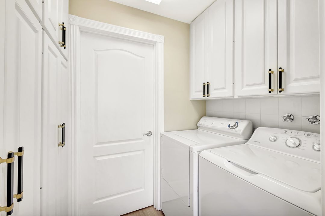 6210 Towncenter Cir, Naples, FL 34119