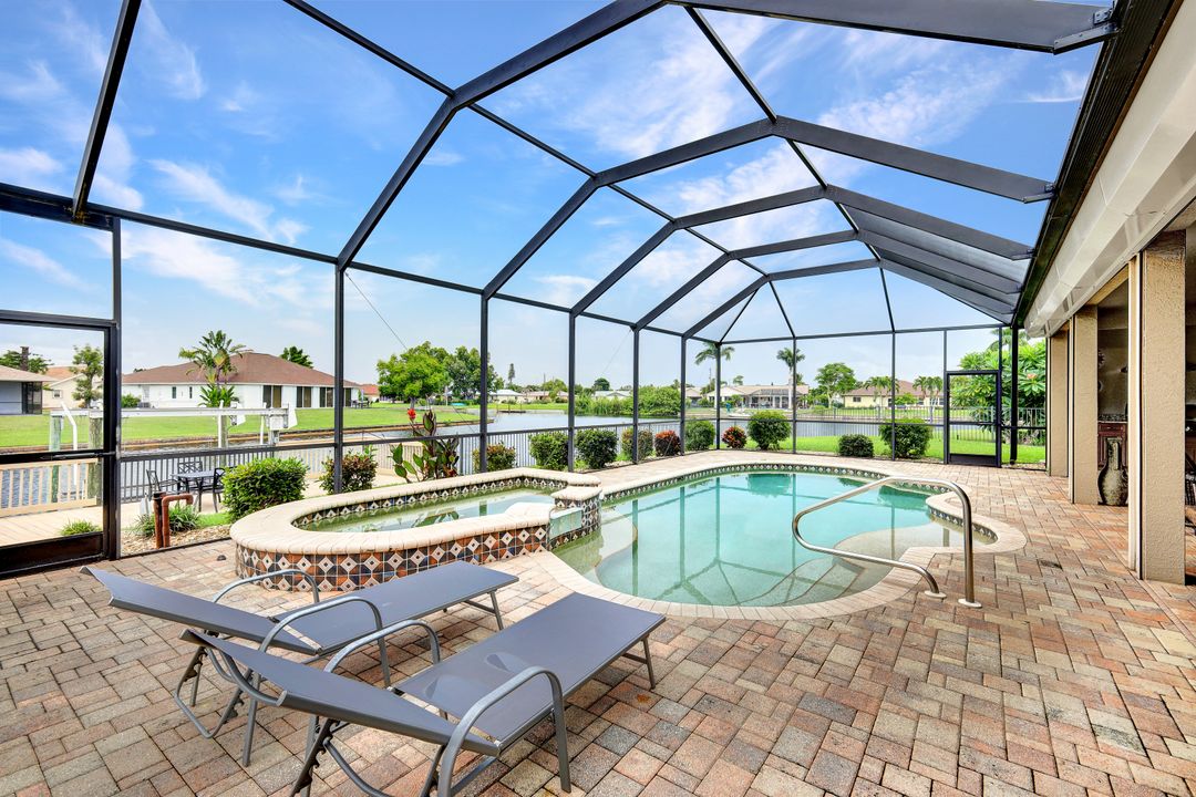 2033 SE 7th St, Cape Coral, FL 33990