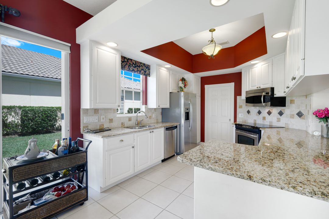 5848 Ferrara Dr, Sarasota, FL 34238