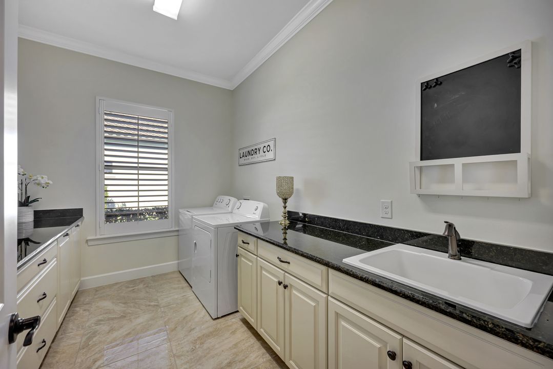 3181 Olympia Ln, Naples, FL 34114