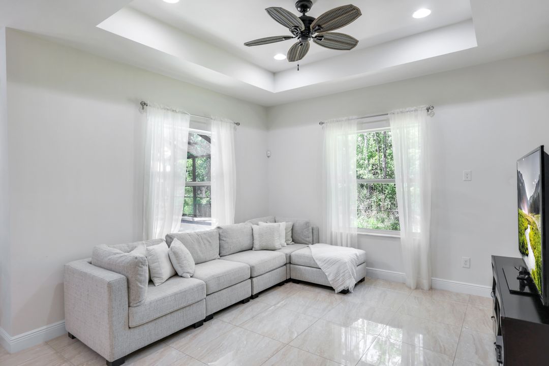 575 12th Ave NW, Naples, FL 34120