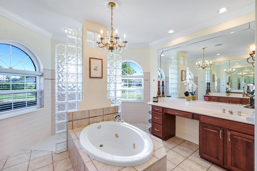 2022 El Dorado Pkwy W, Cape Coral, FL 33914