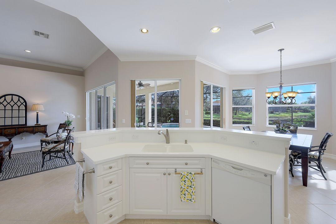 6074 Divot Ct, Naples, FL 34113