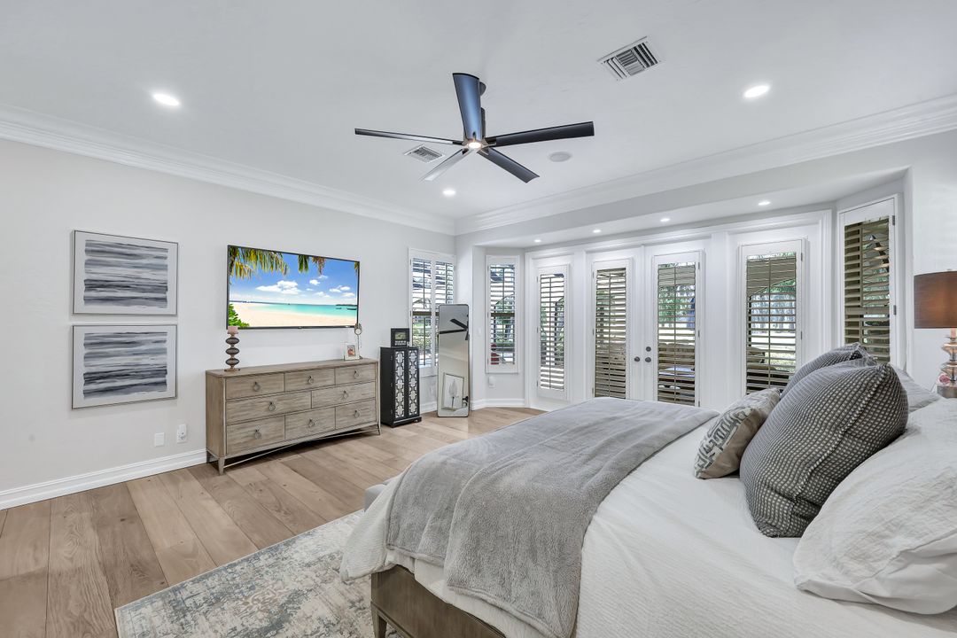 4624 Pond Apple Dr N, Naples, FL 34119