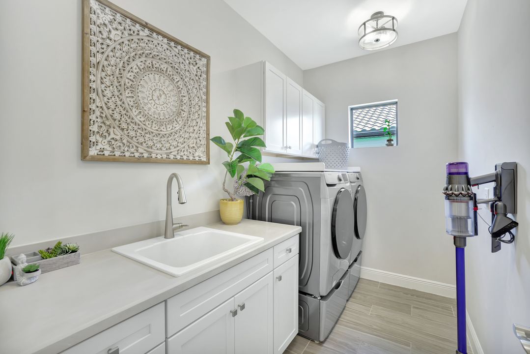 4621 Centaurus Cir, Naples, FL 34120