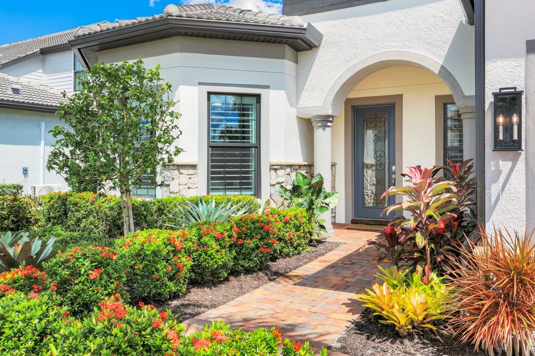 9583 Curlew Dr, Naples, FL 34120