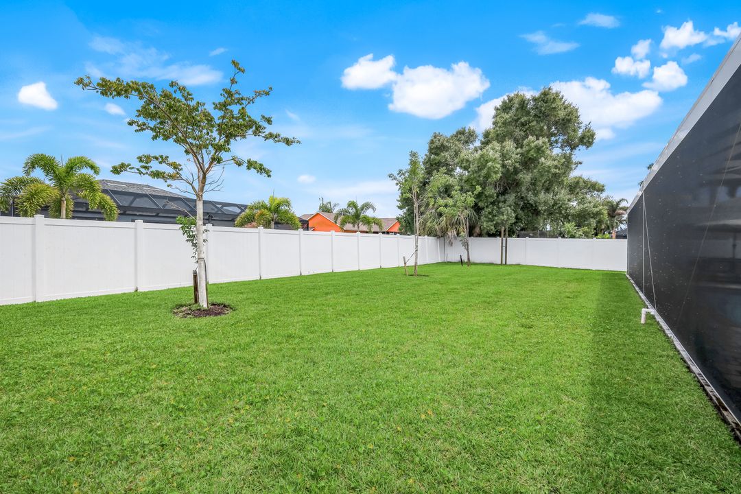 3821 SW 14th Pl, Cape Coral, FL 33914