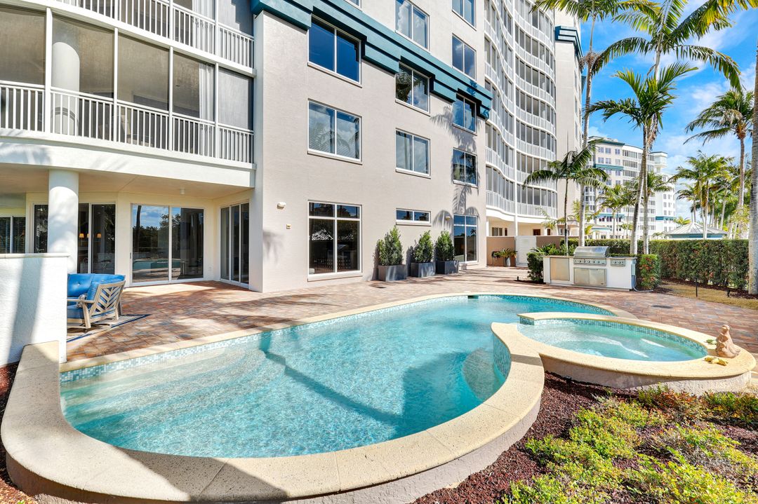 13675 Vanderbilt Dr #210, Naples, FL 34110