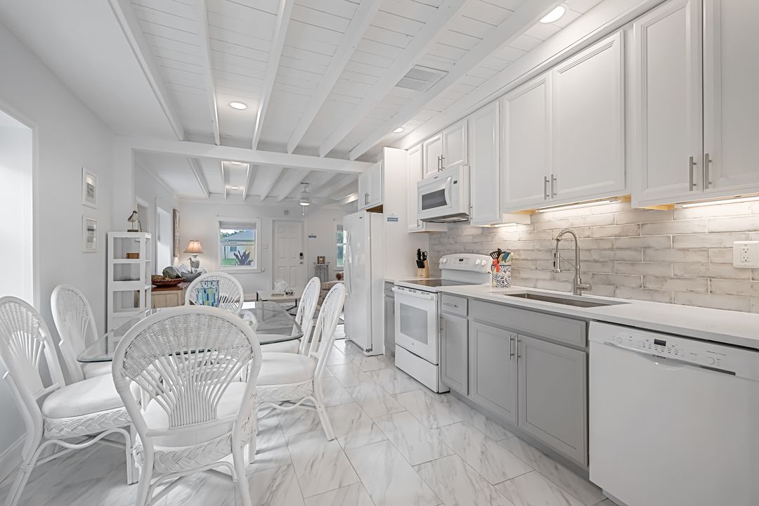 603 108th Ave N, Naples, FL 34108