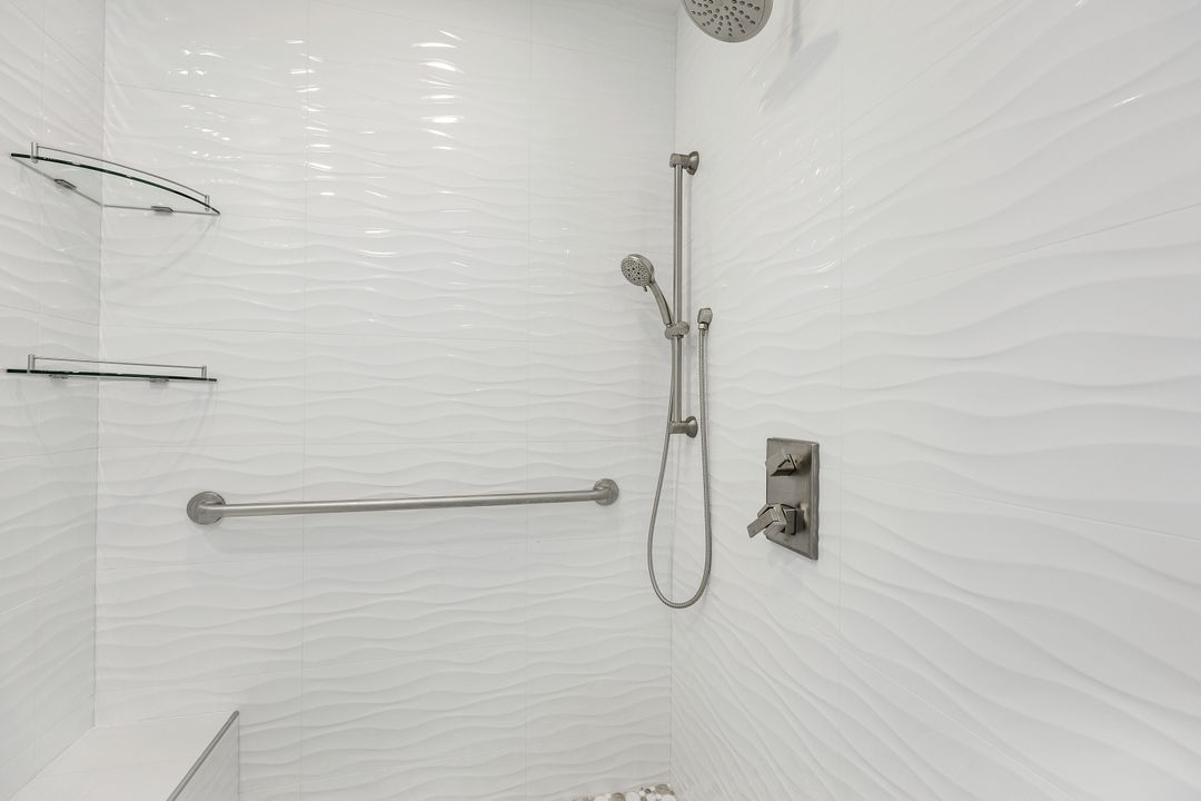 400 Flagship Dr #902, Naples, FL 34108